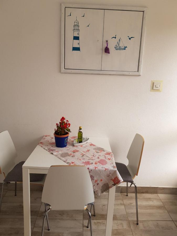 Apartments Dora And Tonka Krk Porat  Εξωτερικό φωτογραφία