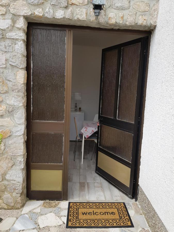 Apartments Dora And Tonka Krk Porat  Εξωτερικό φωτογραφία