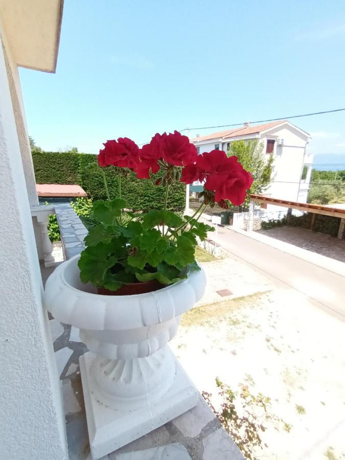 Apartments Dora And Tonka Krk Porat  Εξωτερικό φωτογραφία