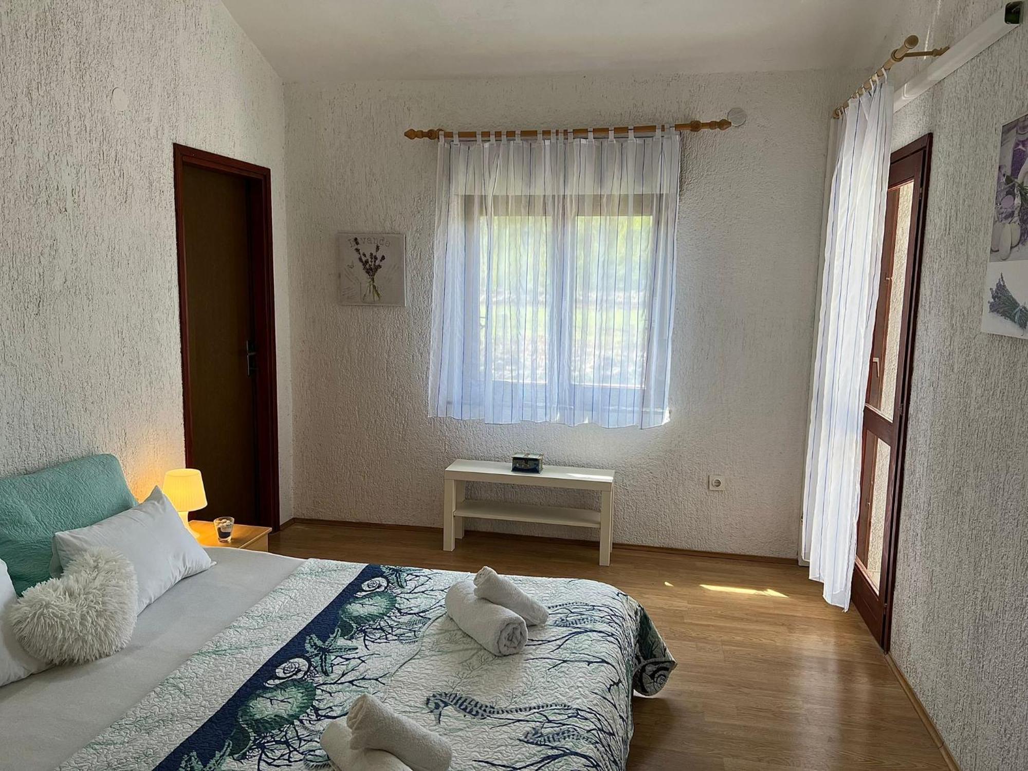 Apartments Dora And Tonka Krk Porat  Εξωτερικό φωτογραφία