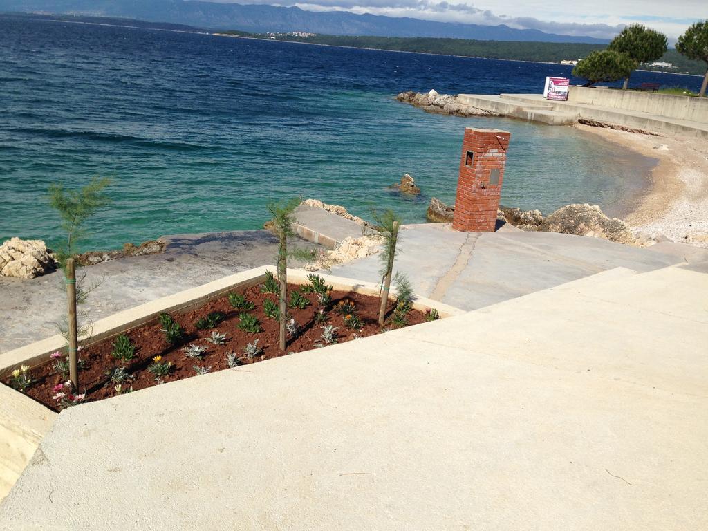 Apartments Dora And Tonka Krk Porat  Εξωτερικό φωτογραφία