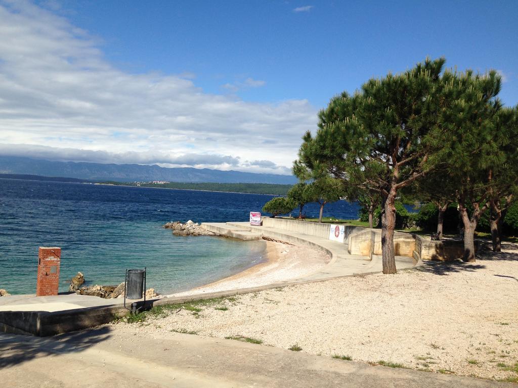 Apartments Dora And Tonka Krk Porat  Εξωτερικό φωτογραφία