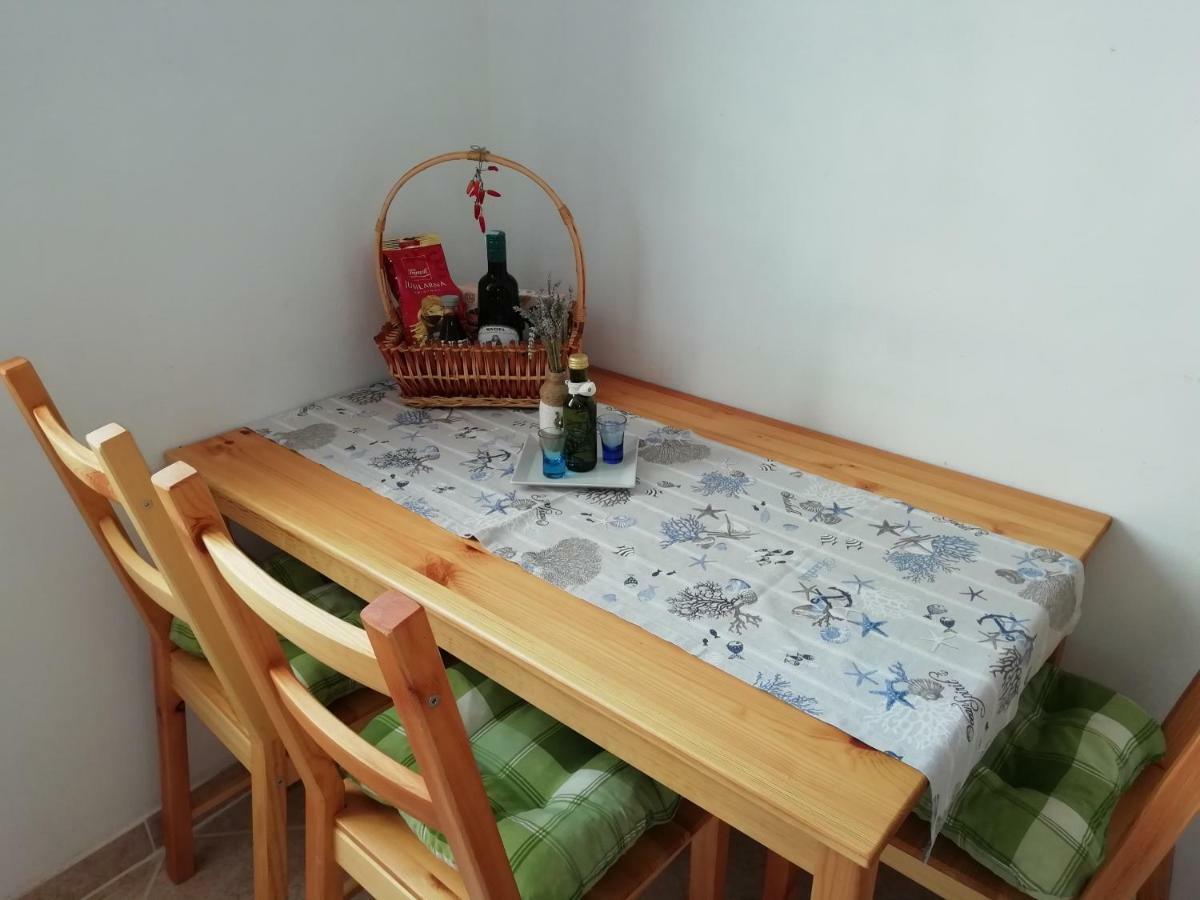Apartments Dora And Tonka Krk Porat  Εξωτερικό φωτογραφία